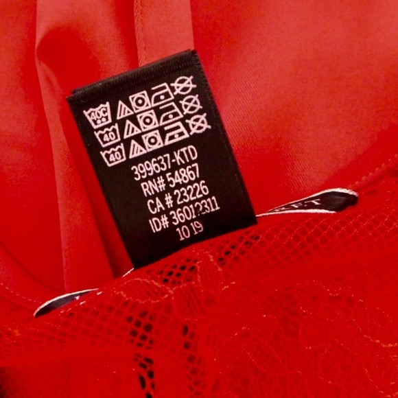 VS VICTORIA’S SECRET Red Satin Chantilly Lace Robe Valentine's Day X-Small Small - Picture 14 of 15